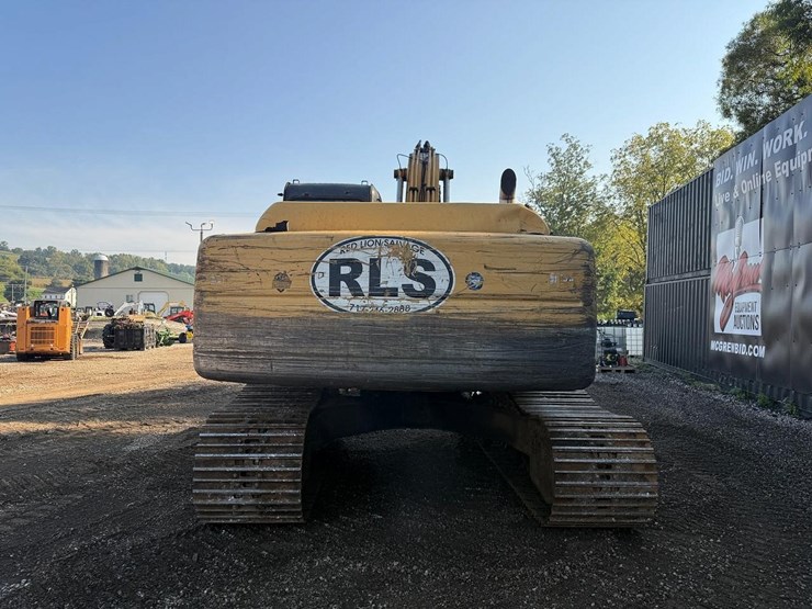 deere-200c-lc-image-3