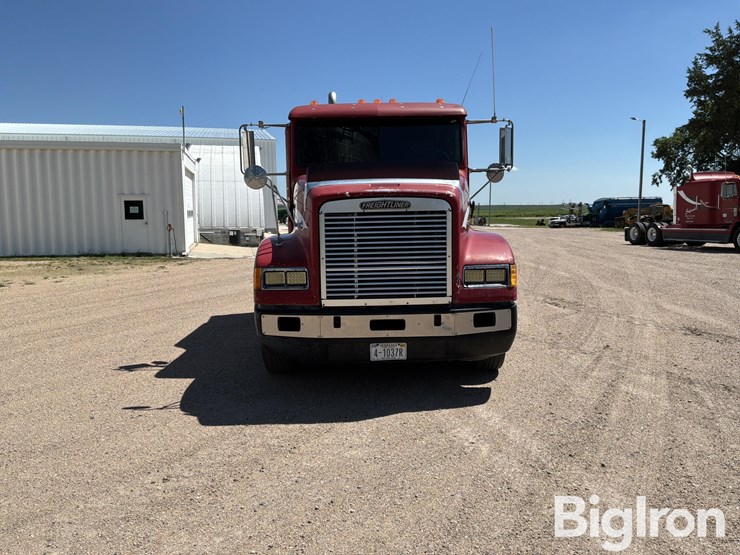 1995-freightliner-fld112-image-2
