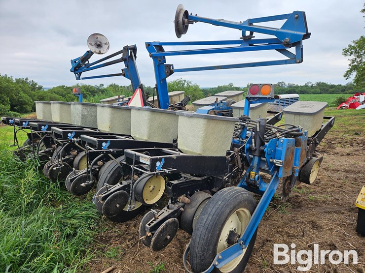 1993-kinze-2200-image-5