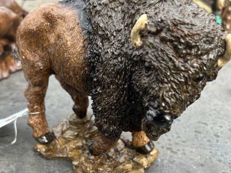 #131-•-buffalo-statue-image-2