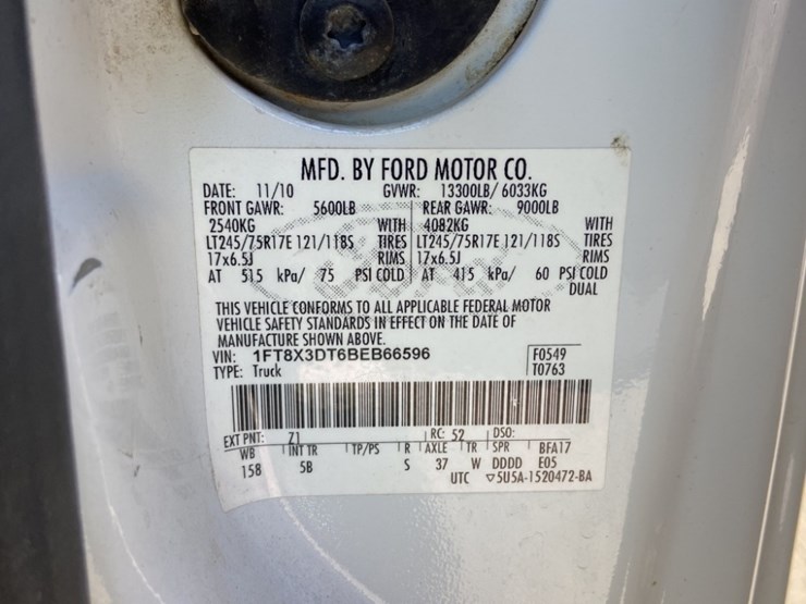2011-ford-f350-image-32