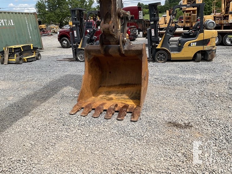 2016-volvo-ec220el-image-11