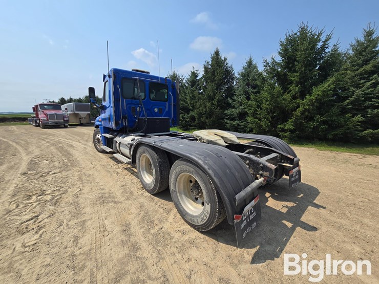 2012-freightliner-cascadia-125-image-7