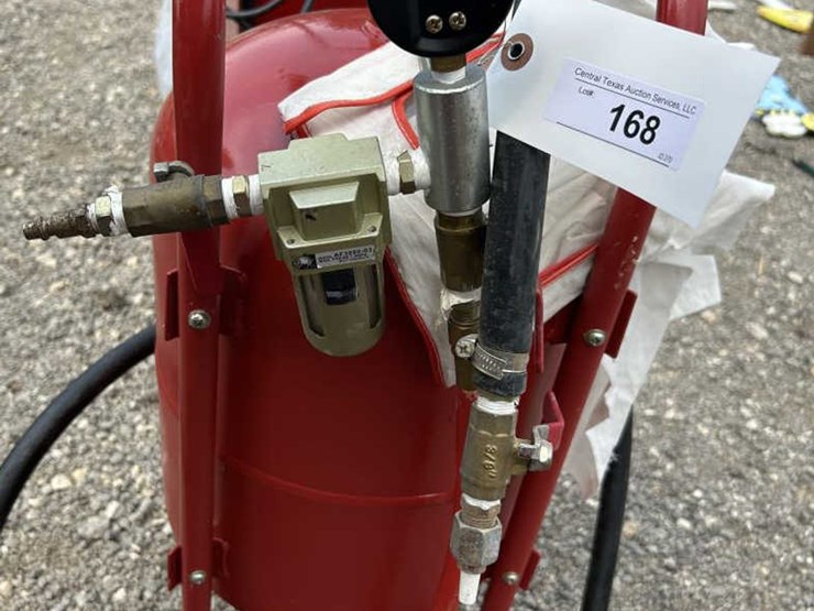 #168-•-central-pneumatic-40lb-abrasive-blaster-image-4