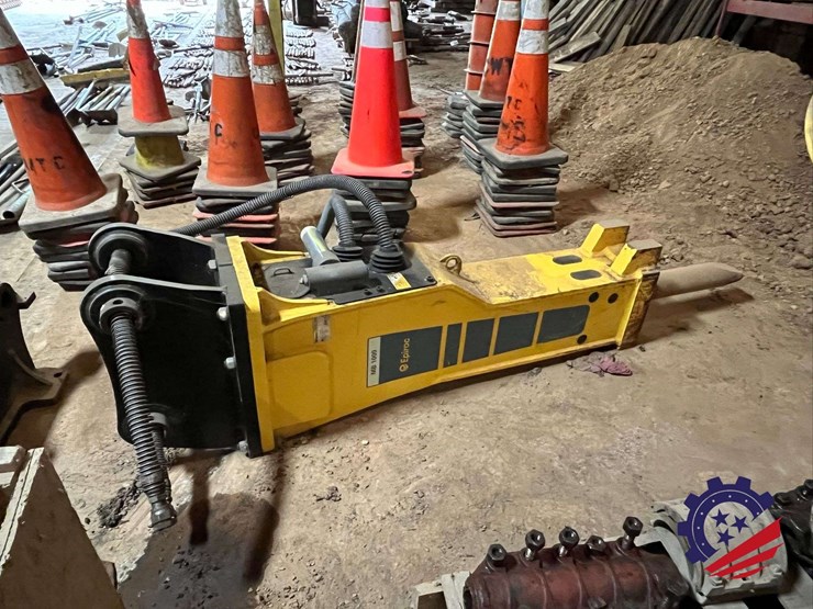 2019-epiroc-mb1000-hydraulic-hammer-image-1