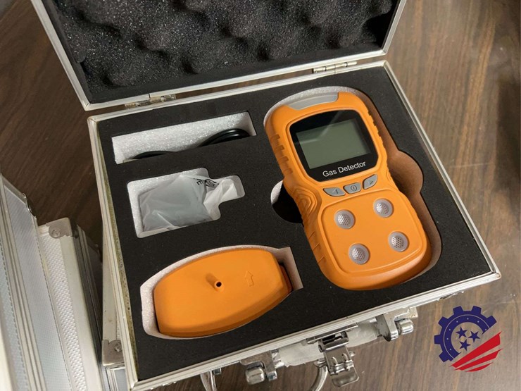 set-of-5-portable-multi-gas-detectors-with-cases-and-accessories-image-3