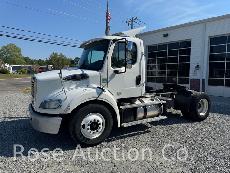 2015-freightliner-m2-112-single-axle-truck-tractor-(saluda,-va)-image-1