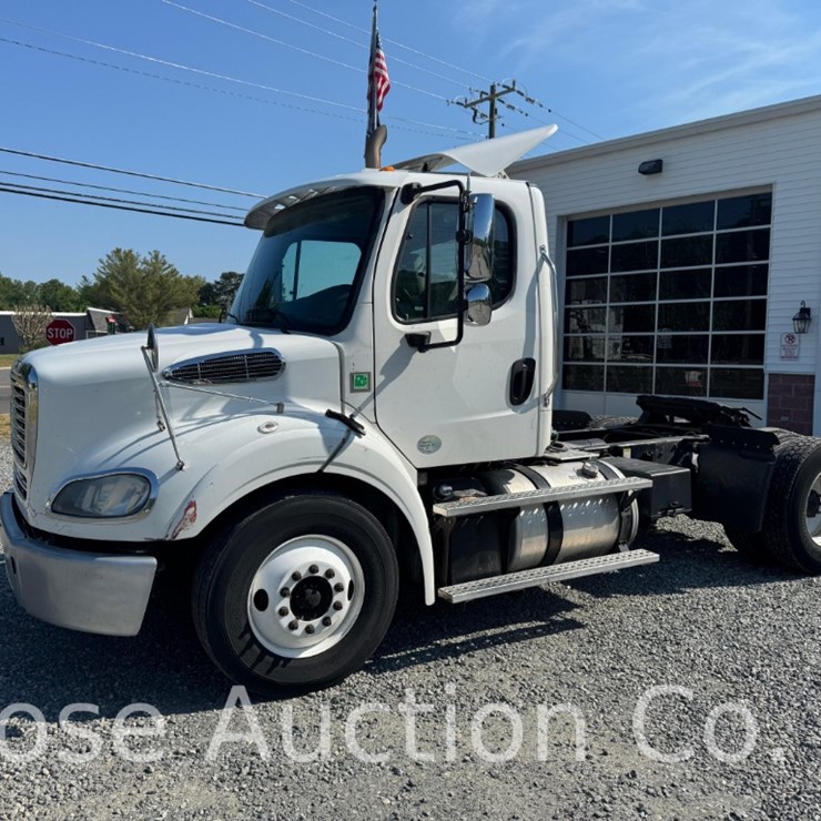 2015 Freightliner M2 112 Single Axle Truck Tractor (Saluda, VA)