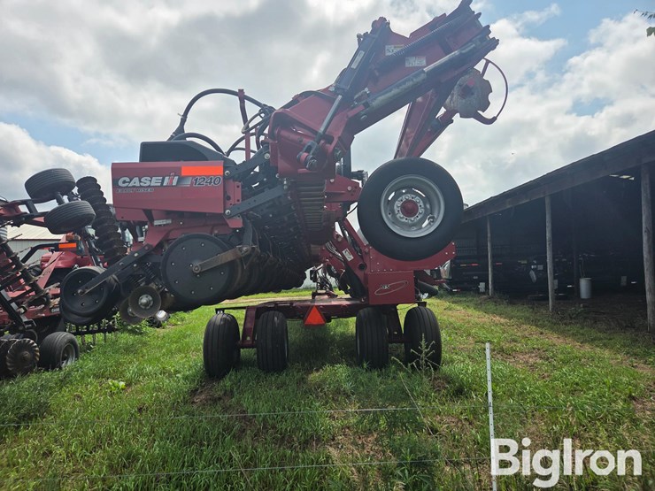 2011-case-ih-1240-image-6