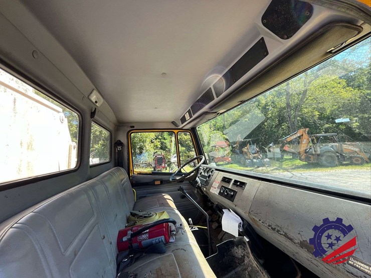 1999-freightliner-fl70-image-68