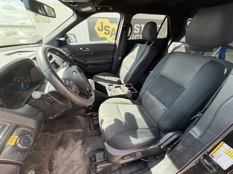 2018-ford-explorer-image-24