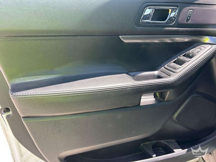 2018-ford-explorer-image-12