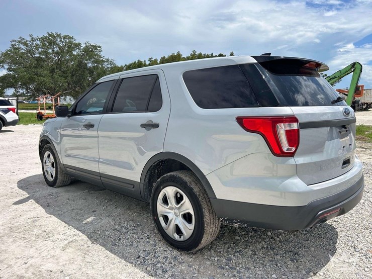 2017-ford-explorer-image-4