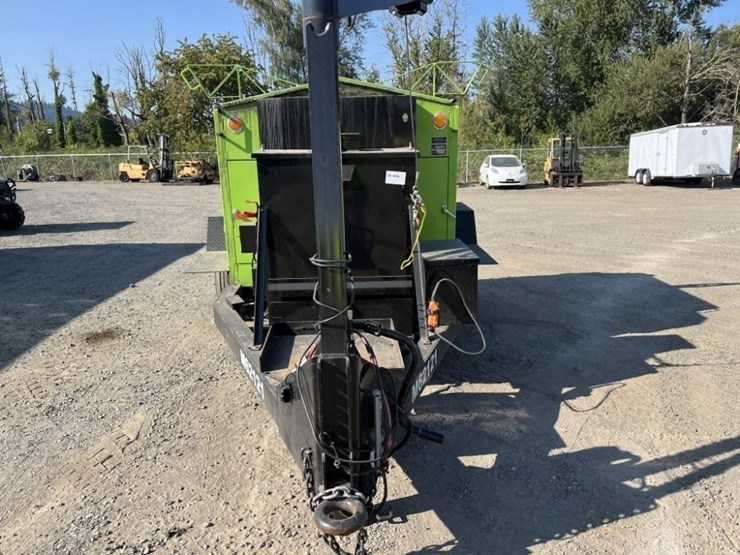 2012-ray-tech-rc4000d-towable-asphalt-hot-box-image-8