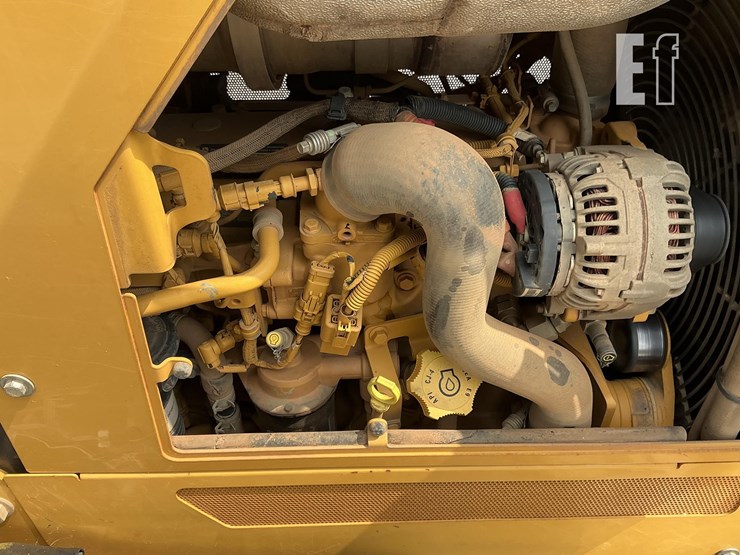 2019-deere-450k-lgp-image-16