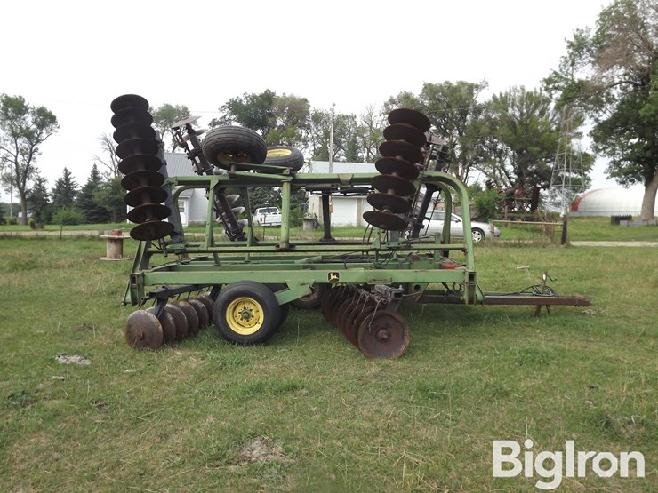 john-deere-230-image-4