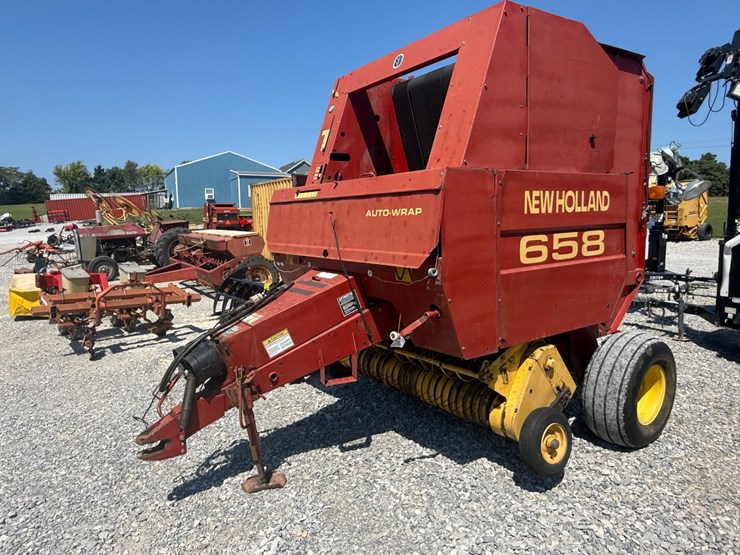 new-holland-658-image-1