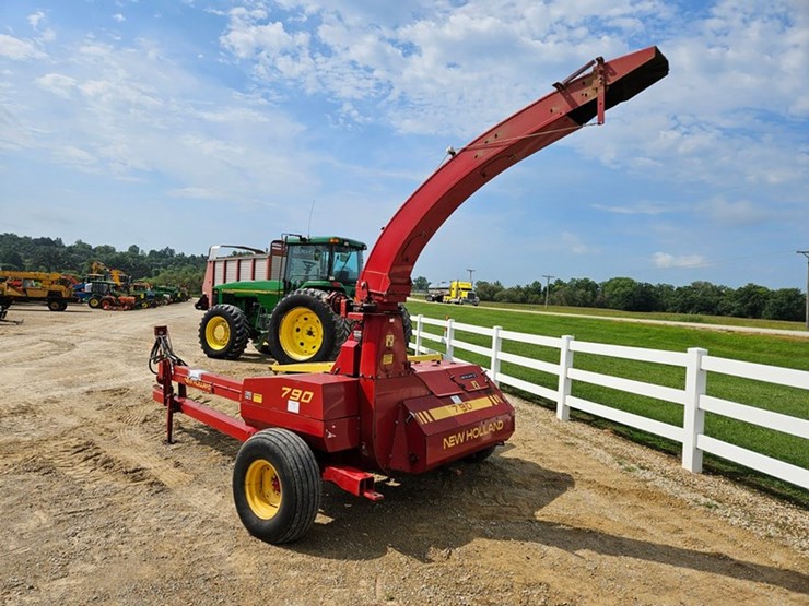 2018-new-holland-790-image-3
