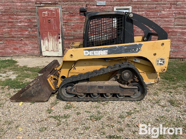 2006-deere-ct322-image-8