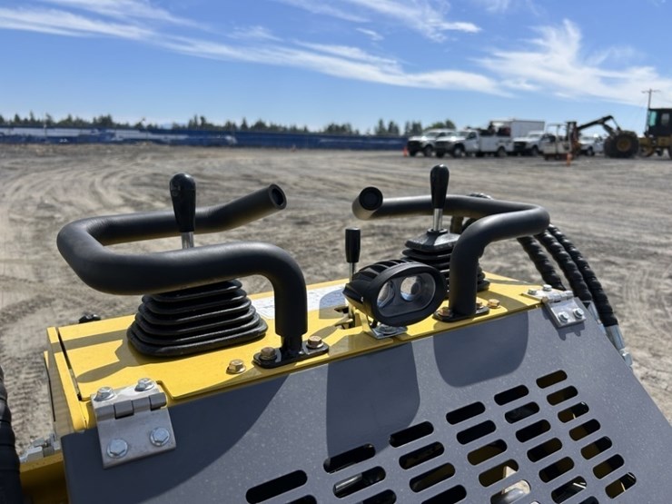 2026-starvox-sv-480-mini-compact-track-loader-image-15