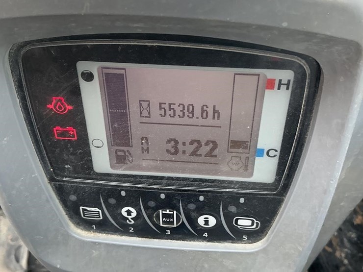 2014-kubota-kx040-4-image-19