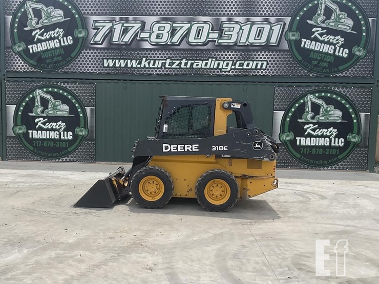 2016-deere-318e-image-1