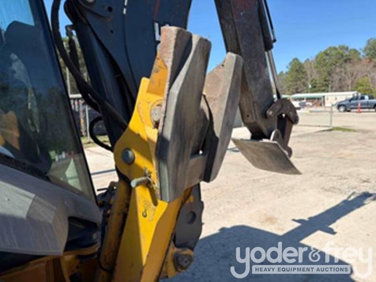2022-deere-410l-image-16