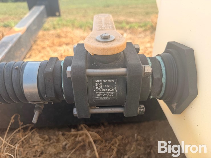 1000-gal-saddle-tanks-w/case-ih-mounting-brackets-image-17