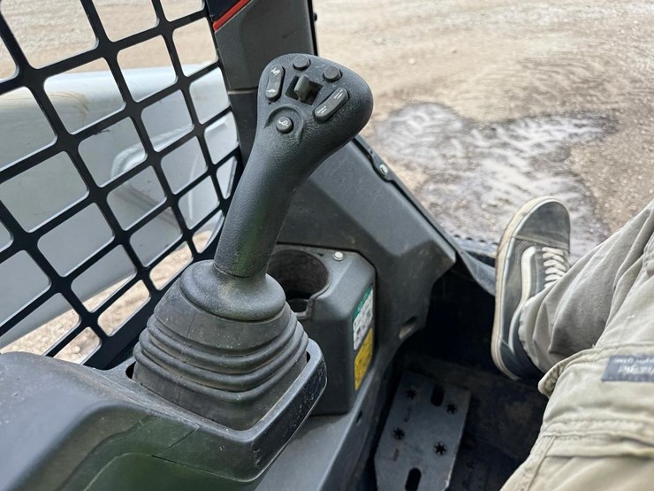 2023-bobcat-t76-image-27
