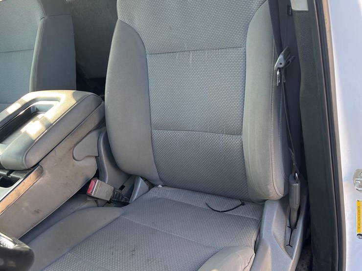 2018-chevrolet-2500-image-16