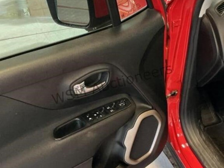 2016-jeep-renegade-image-23