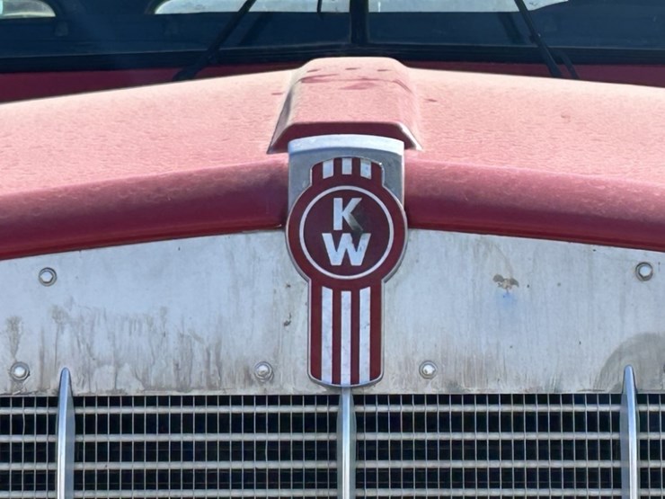 2005-kenworth-w900-image-9