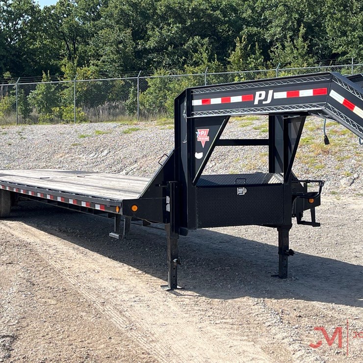 2022 PJ T/A 40' GOOSENECK TRAILER