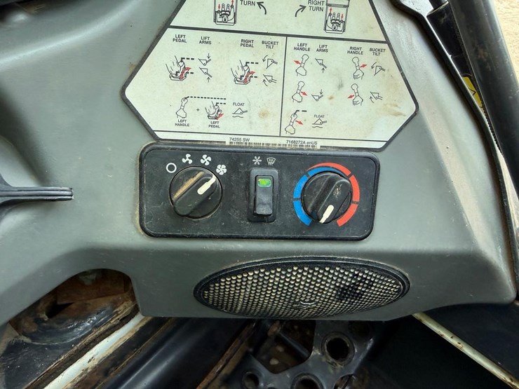 2020-bobcat-t595-image-28