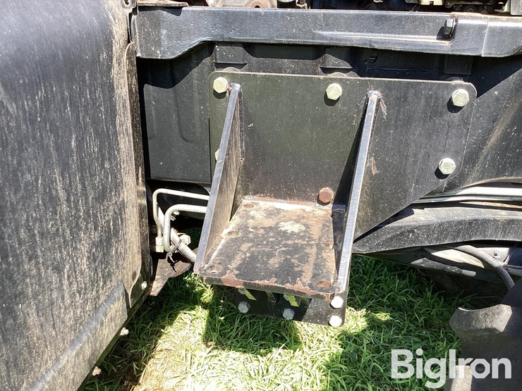 2013-new-holland-t8.360-image-12