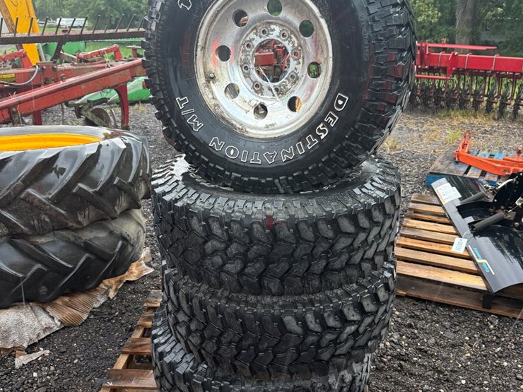 #750-•-ford-8-lug-wheels-image-1