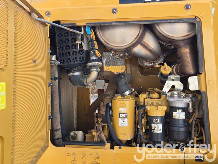 2020-caterpillar-d6k2-lgp-image-26