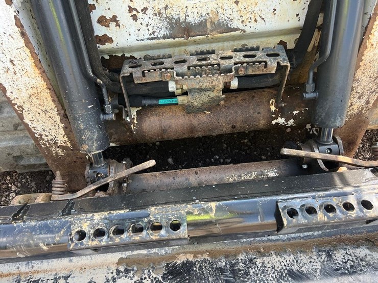 2015-bobcat-t770-image-12