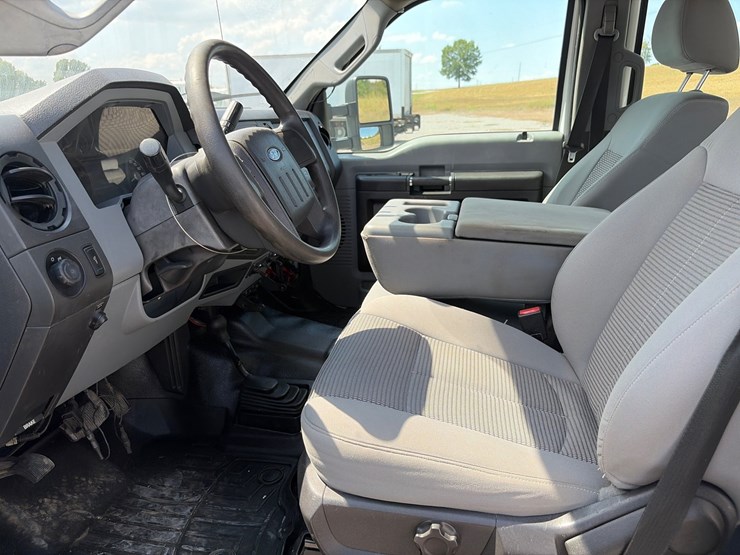 2012-ford-f550-image-16