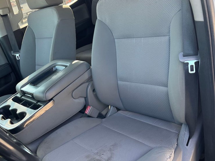 2018-chevrolet-2500-image-18
