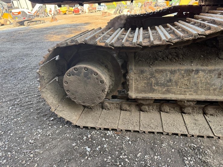 deere-200c-lc-image-10