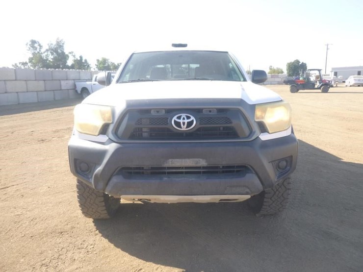 2013-toyota-tacoma-image-24