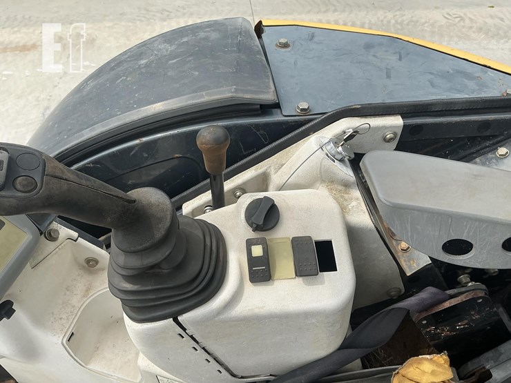 2016-deere-35g-image-14