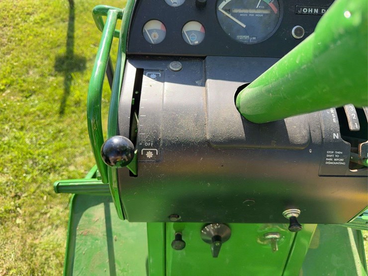 john-deere-2520-image-37