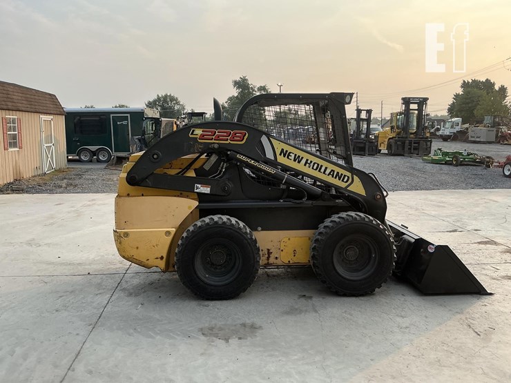 2016-new-holland-l228-image-5