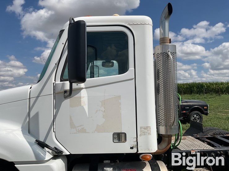 2007-freightliner-columbia-120-image-13