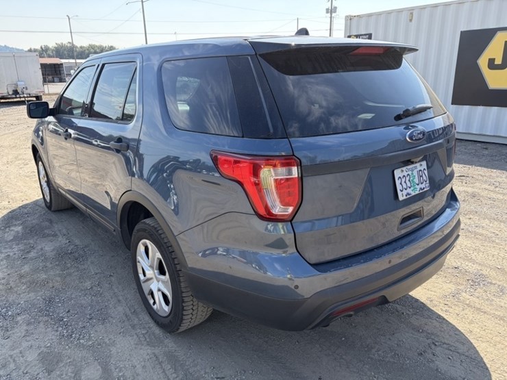 2017-ford-explorer-image-6