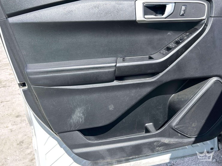 2020-ford-explorer-image-12