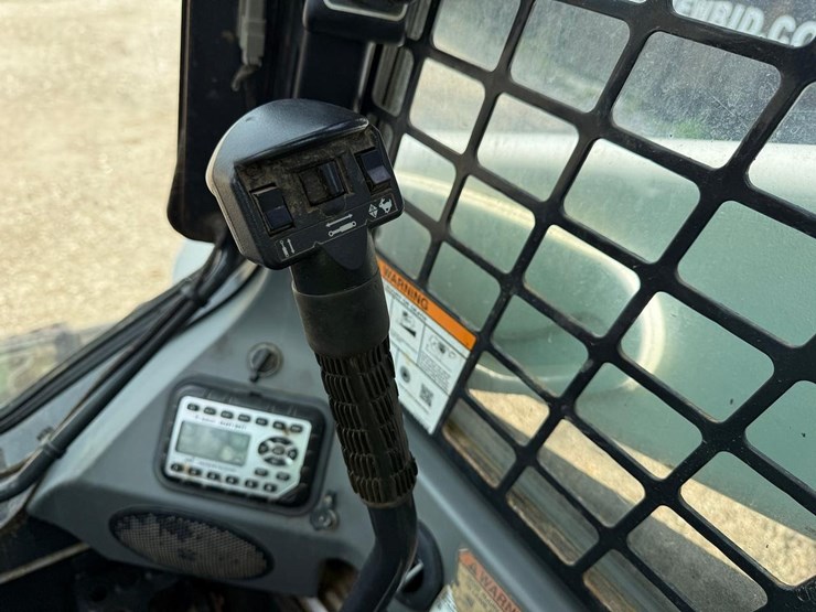 2020-bobcat-t595-image-22