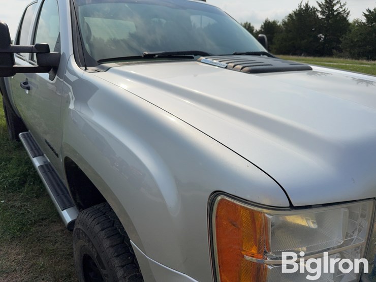 2012-gmc-2500-image-15